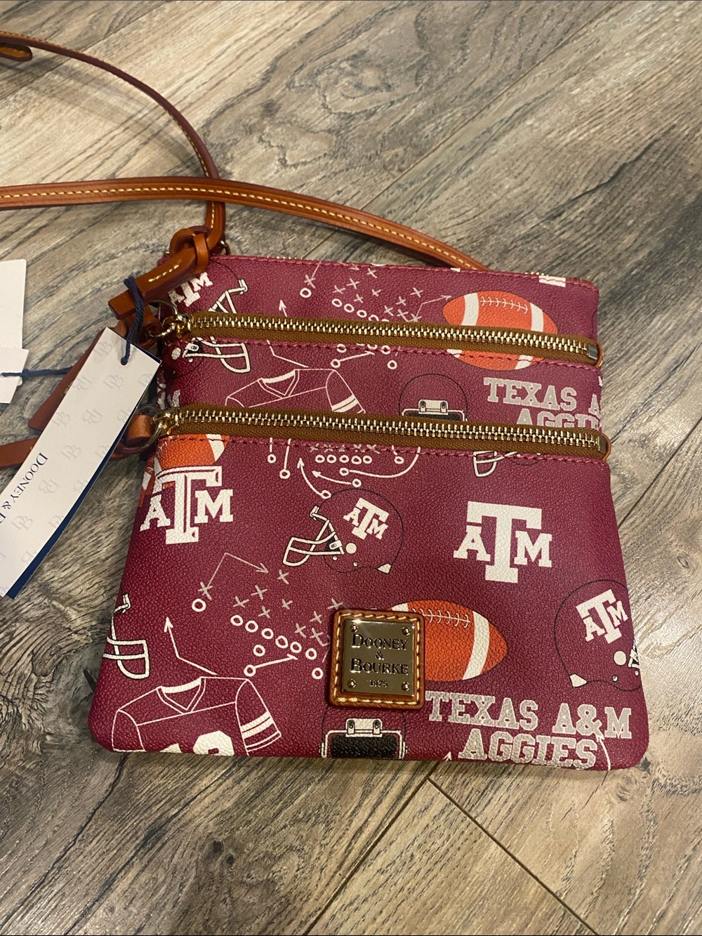 Dooney & Bourke crossbody new with tags - Picture 2 of 3